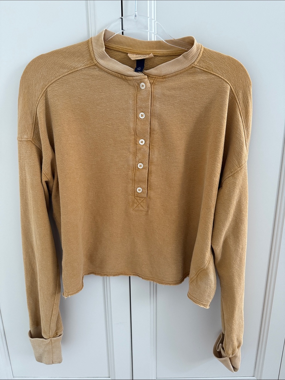 Universal Thread Cropped Henley Sweater in Camel Tan Size XS